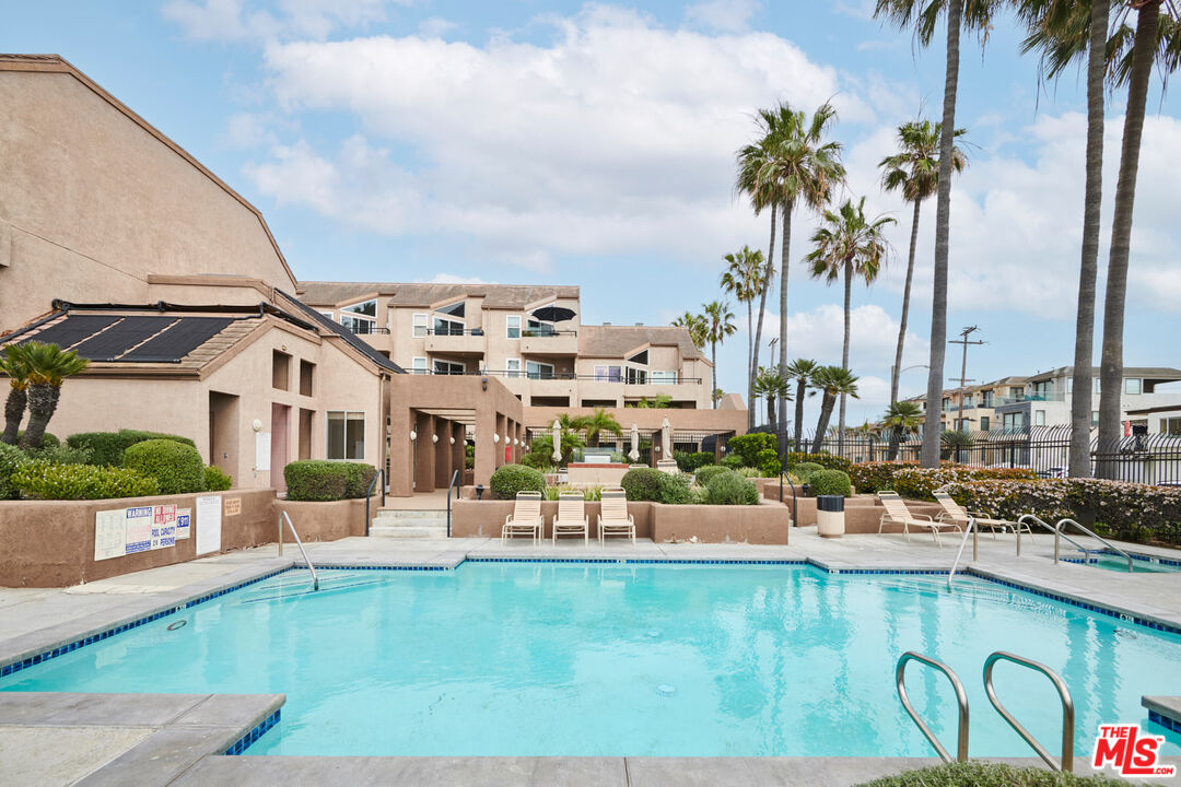 1200 Pacific Coast Hwy Unit: 305