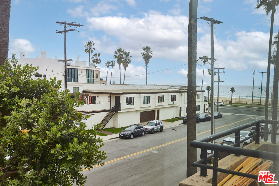 1200 Pacific Coast Hwy Unit: 305