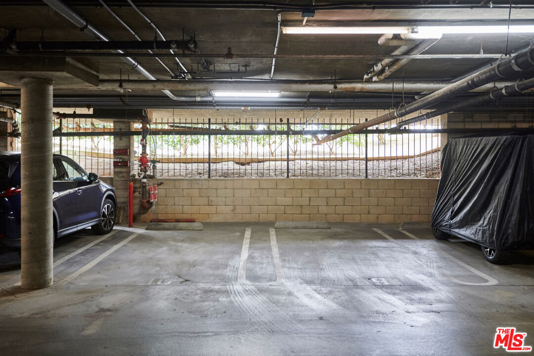 1200 Pacific Coast Hwy Unit: 305