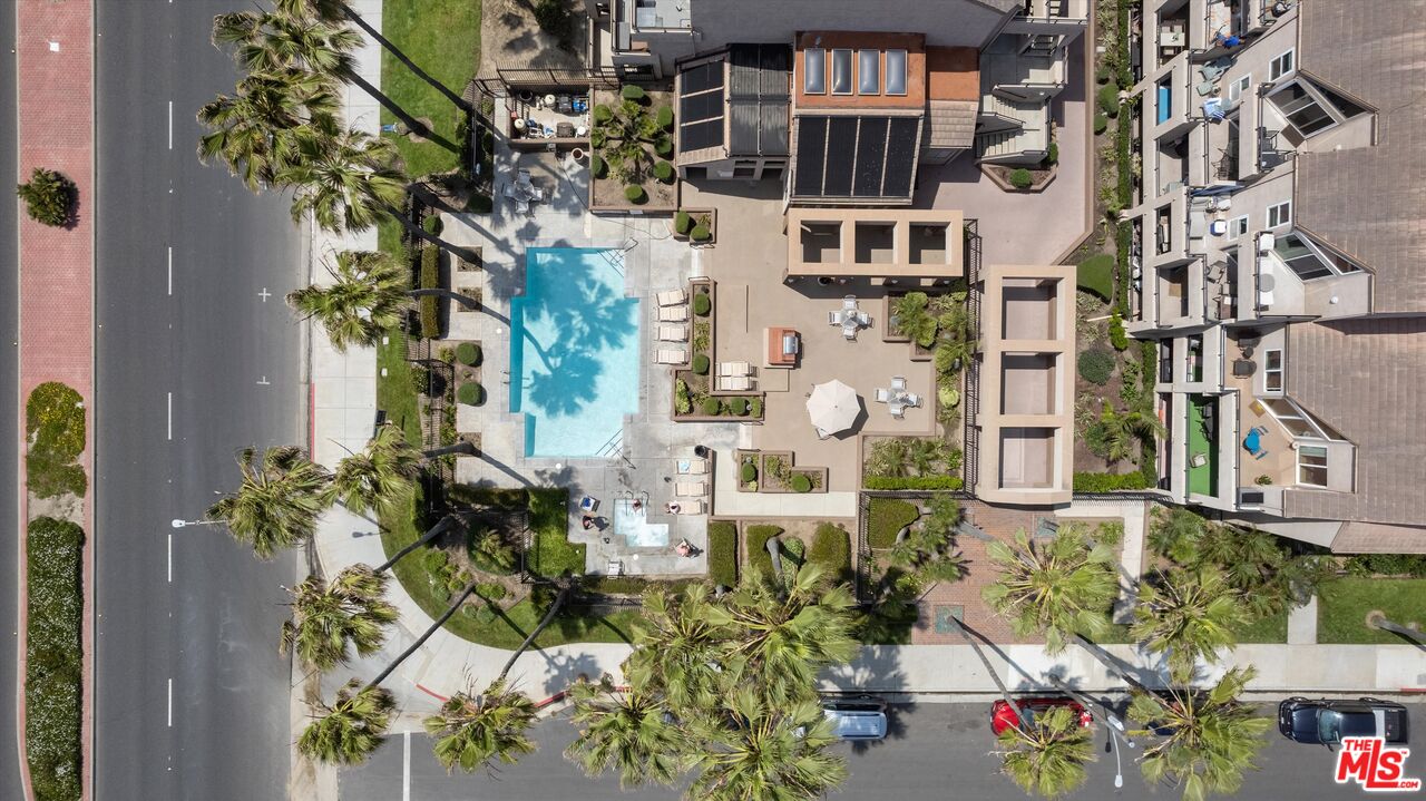 1200 Pacific Coast Hwy Unit: 305