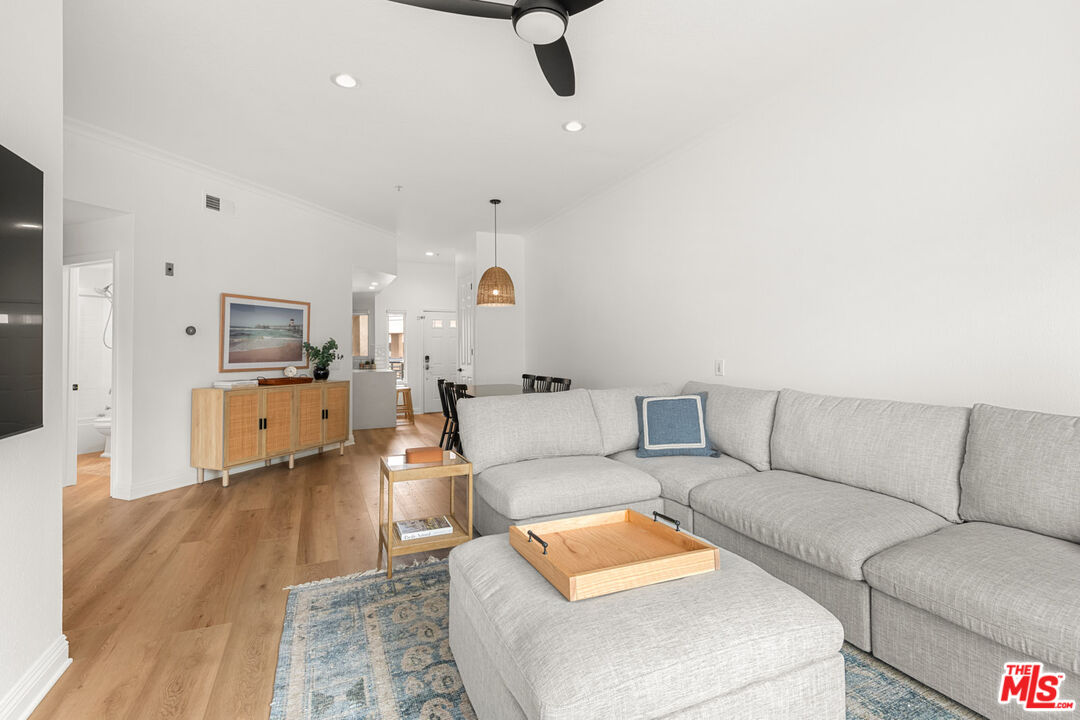 1200 Pacific Coast Hwy Unit: 305