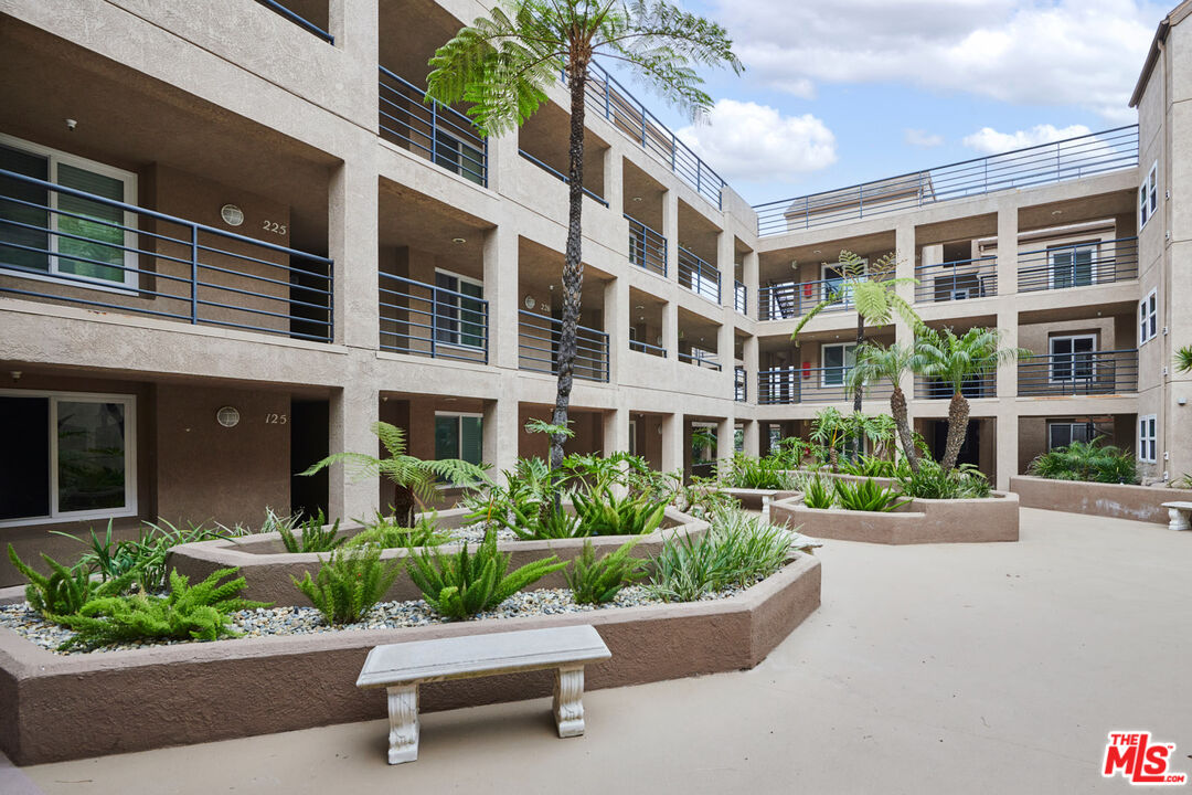 1200 Pacific Coast Hwy Unit: 305