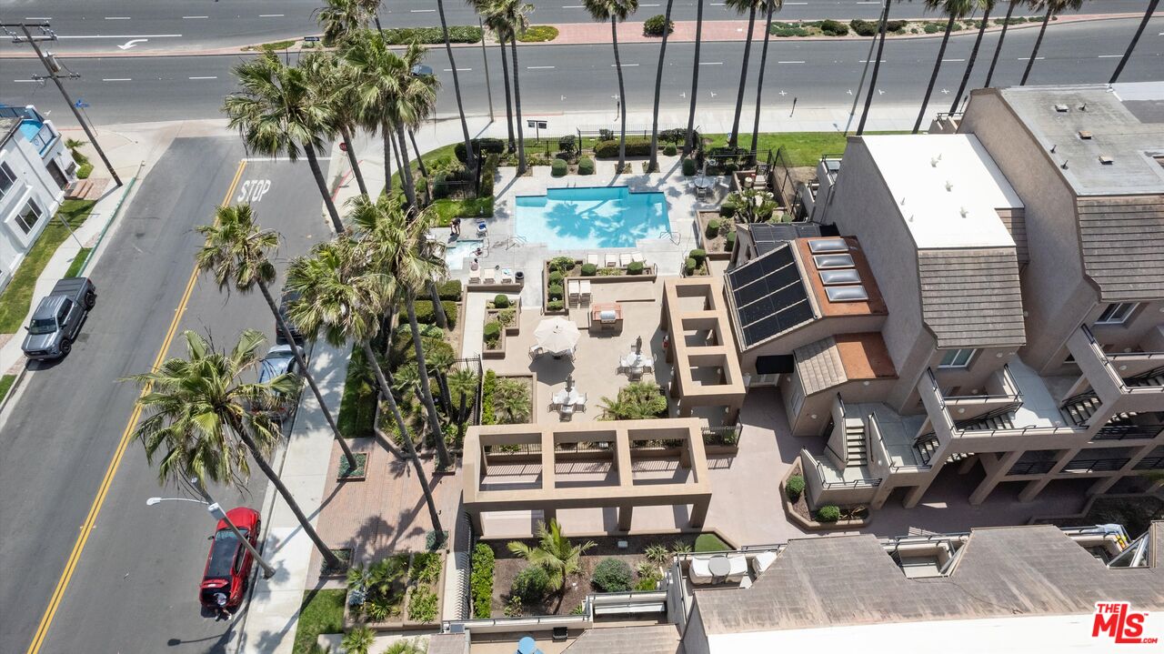 1200 Pacific Coast Hwy Unit: 305