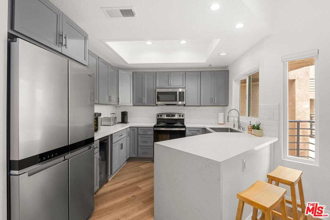 1200 Pacific Coast Hwy Unit: 305