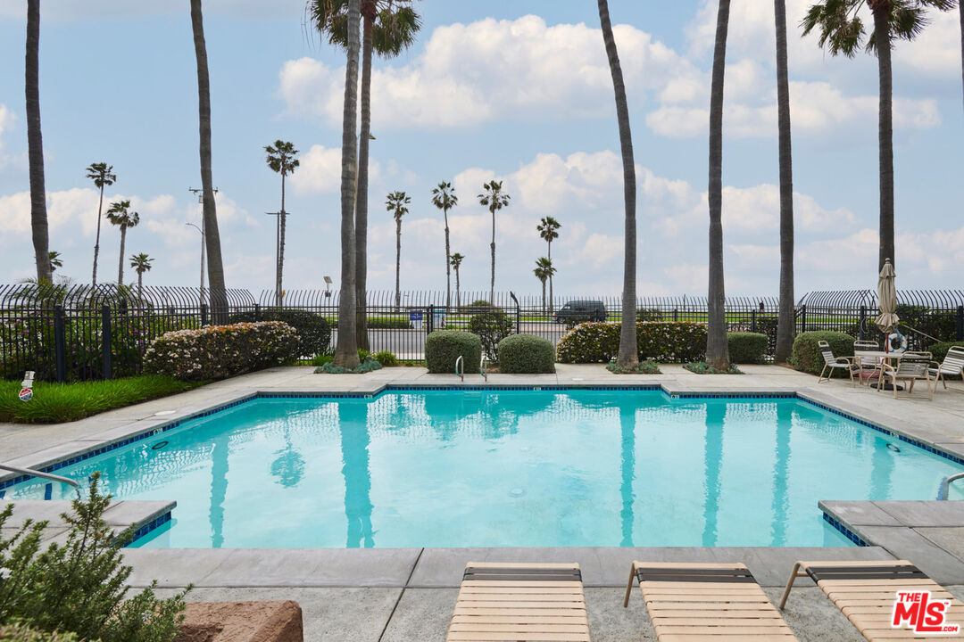 1200 Pacific Coast Hwy Unit: 305