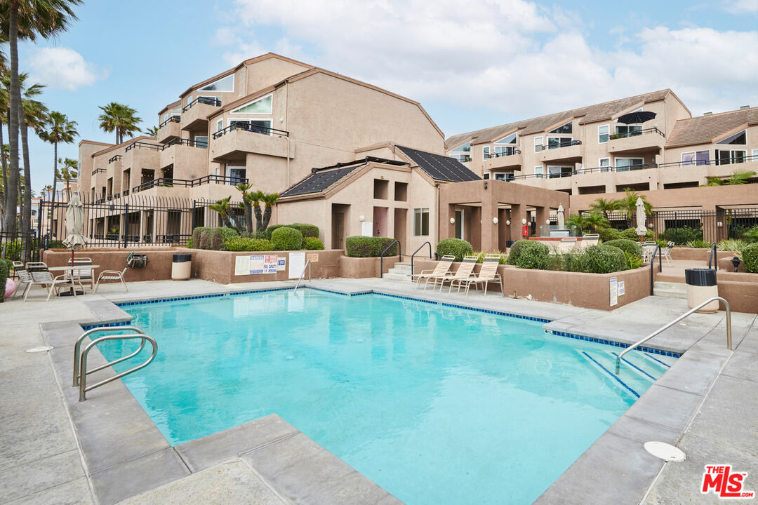 1200 Pacific Coast Hwy Unit: 305