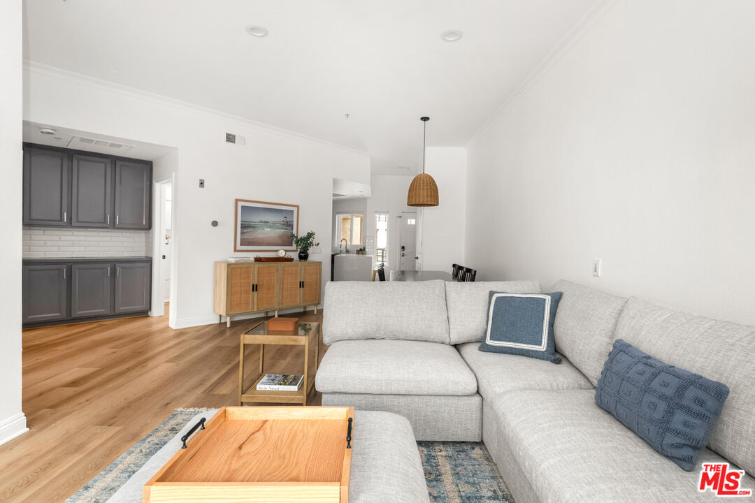 1200 Pacific Coast Hwy Unit: 305