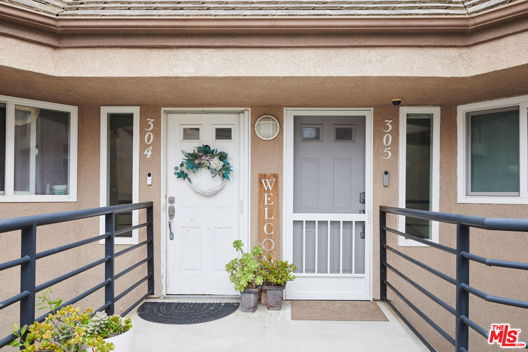 1200 Pacific Coast Hwy Unit: 305