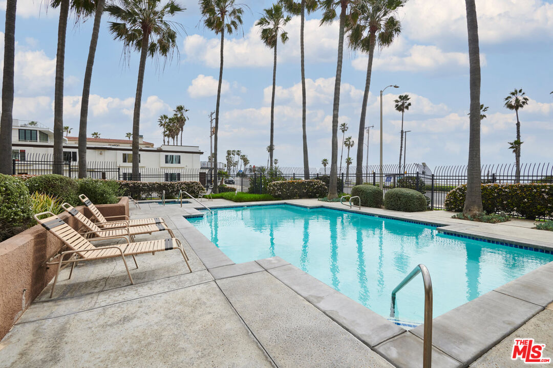 1200 Pacific Coast Hwy Unit: 305