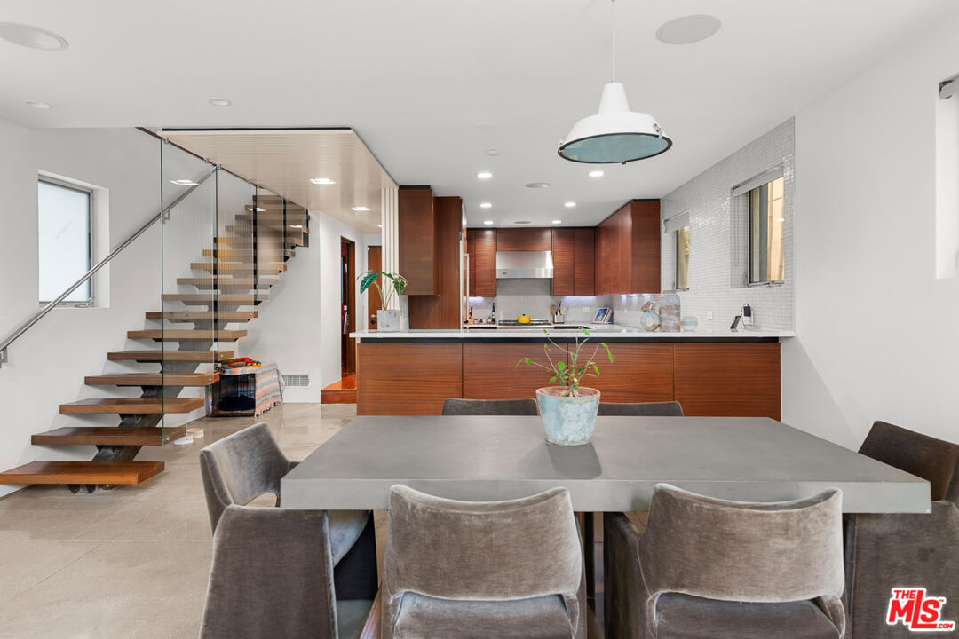 417 Venice Way