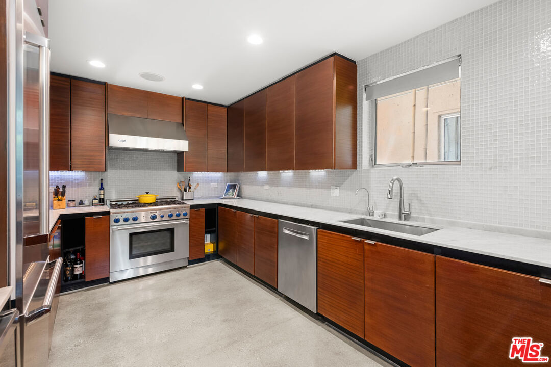 417 Venice Way