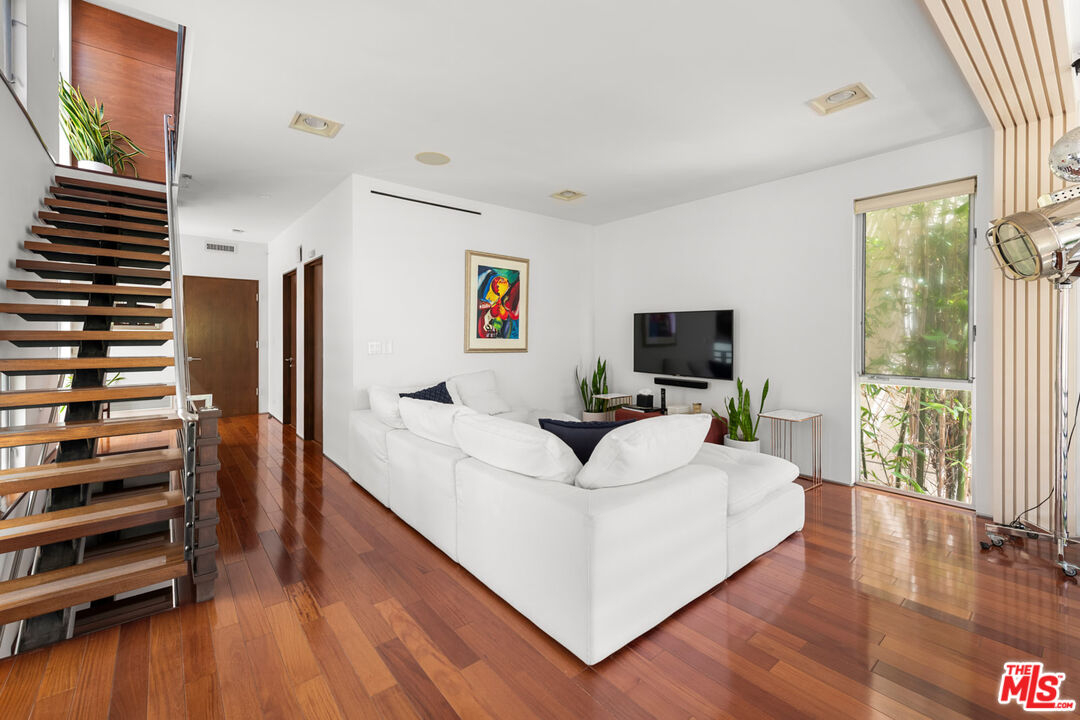 417 Venice Way