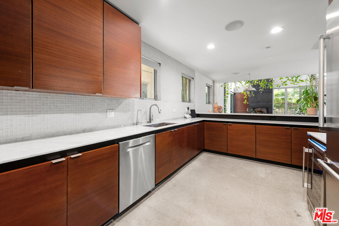 417 Venice Way