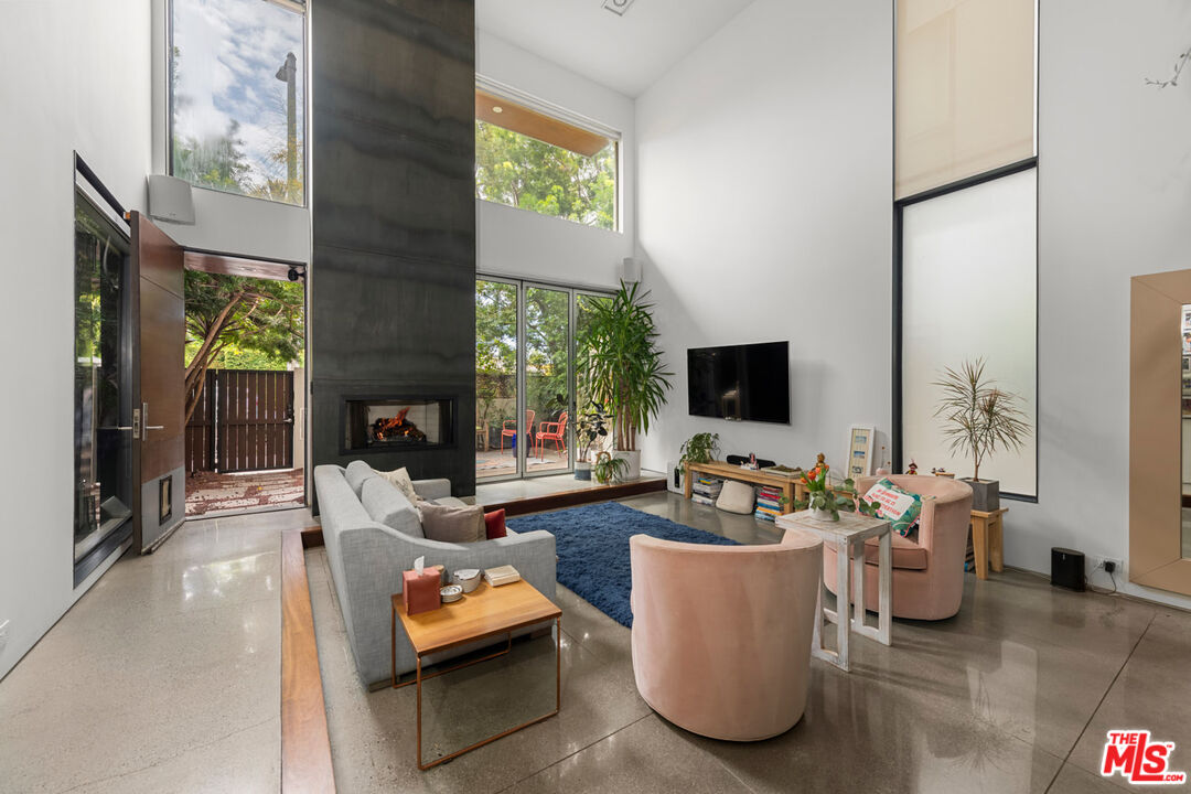 417 Venice Way