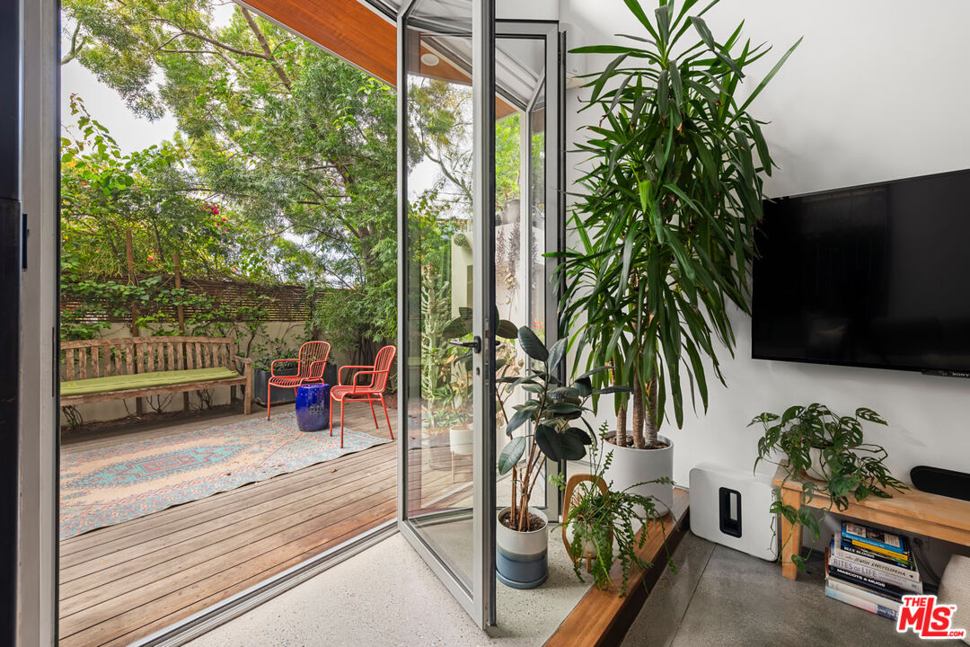 417 Venice Way