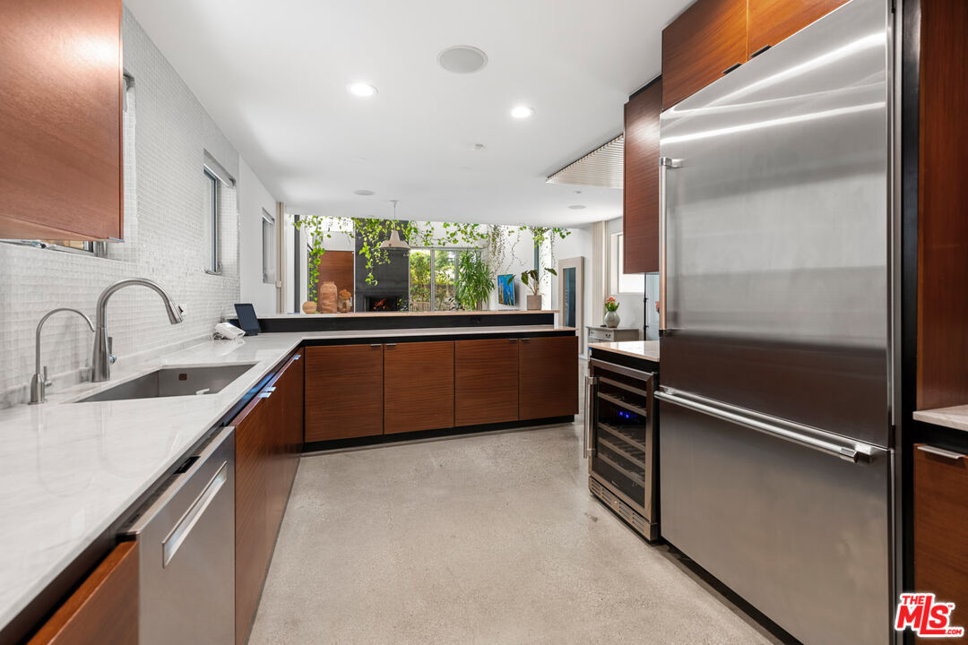 417 Venice Way