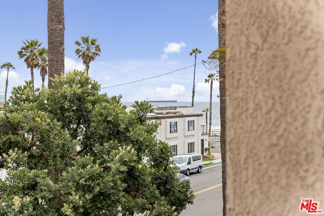1200 Pacific Coast Hwy Unit: 305