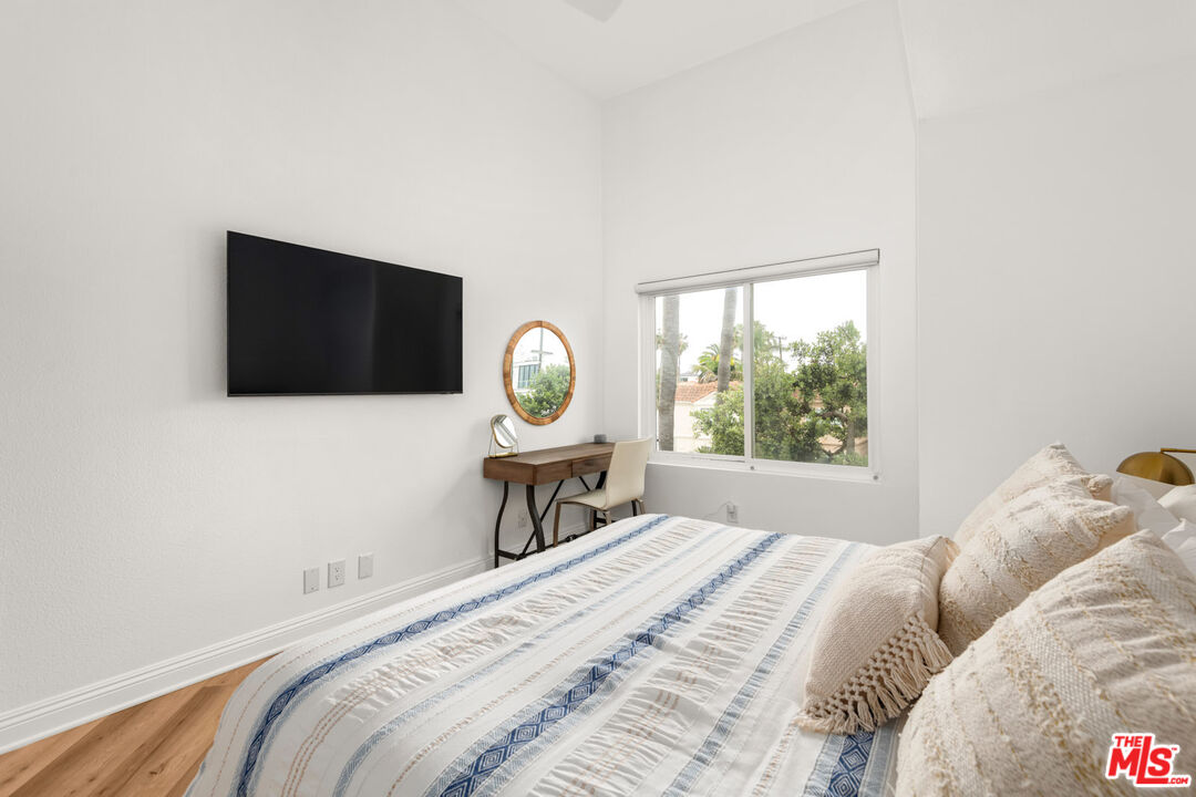 1200 Pacific Coast Hwy Unit: 305