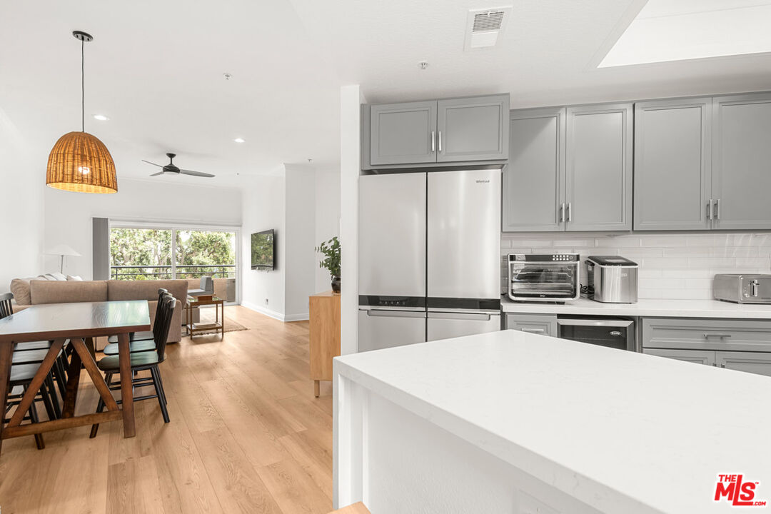 1200 Pacific Coast Hwy Unit: 305