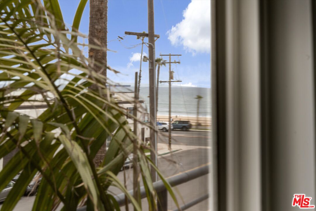 1200 Pacific Coast Hwy Unit: 305