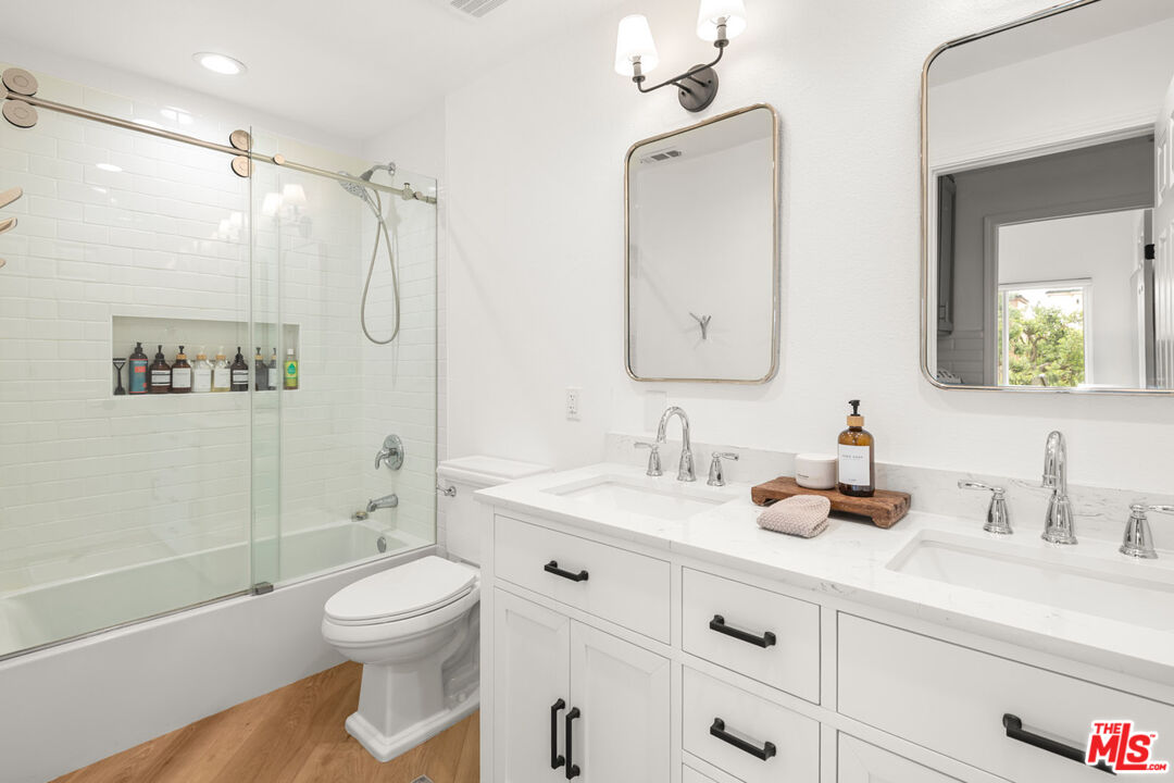 1200 Pacific Coast Hwy Unit: 305