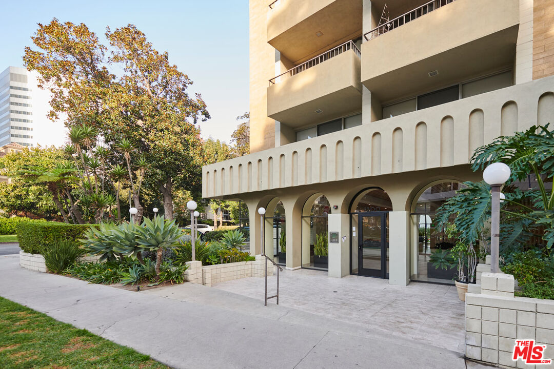 1300 Midvale Ave Unit: 408