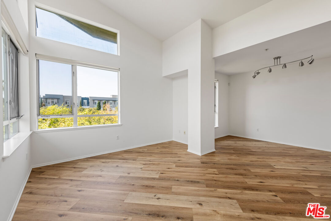 6400 Crescent Park Unit: 402