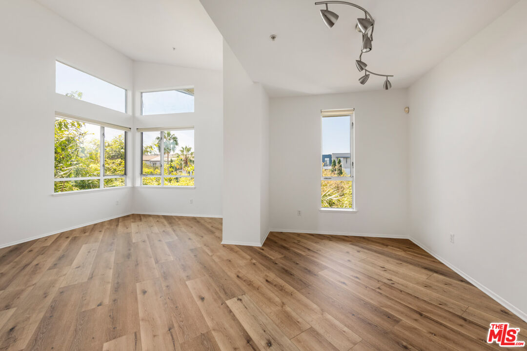 6400 Crescent Park Unit: 402