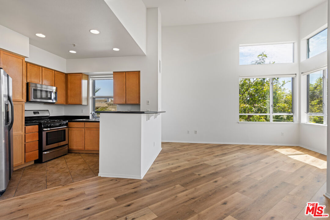 6400 Crescent Park Unit: 402