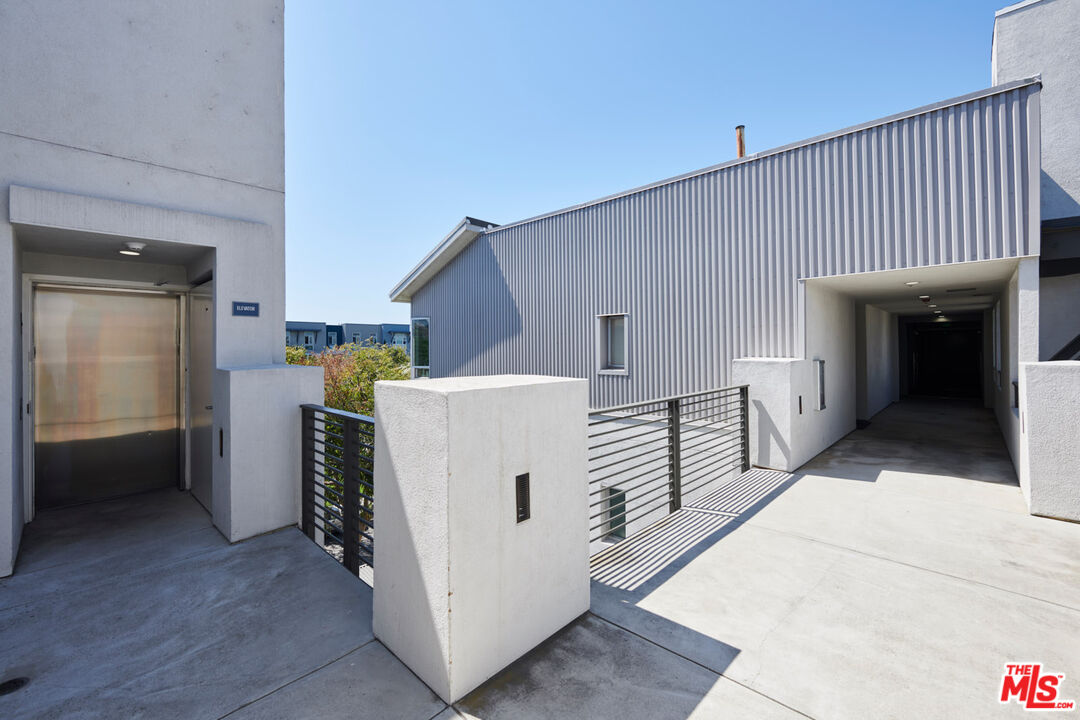 6400 Crescent Park Unit: 402
