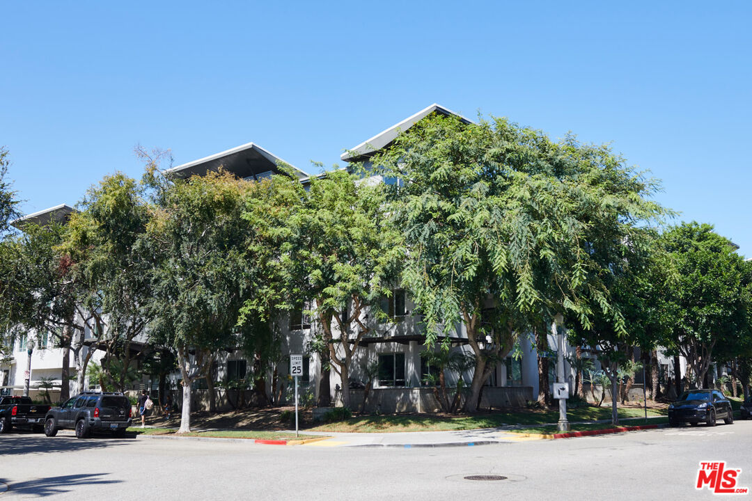 6400 Crescent Park Unit: 402