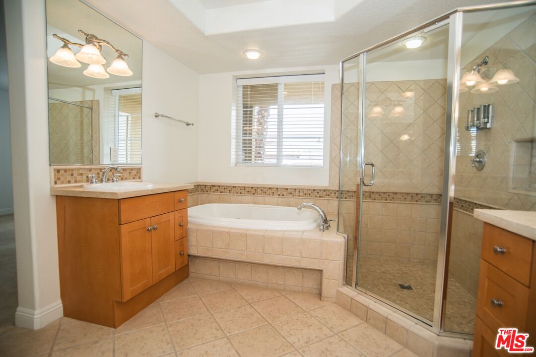 5831 Seawalk Dr Unit: 221
