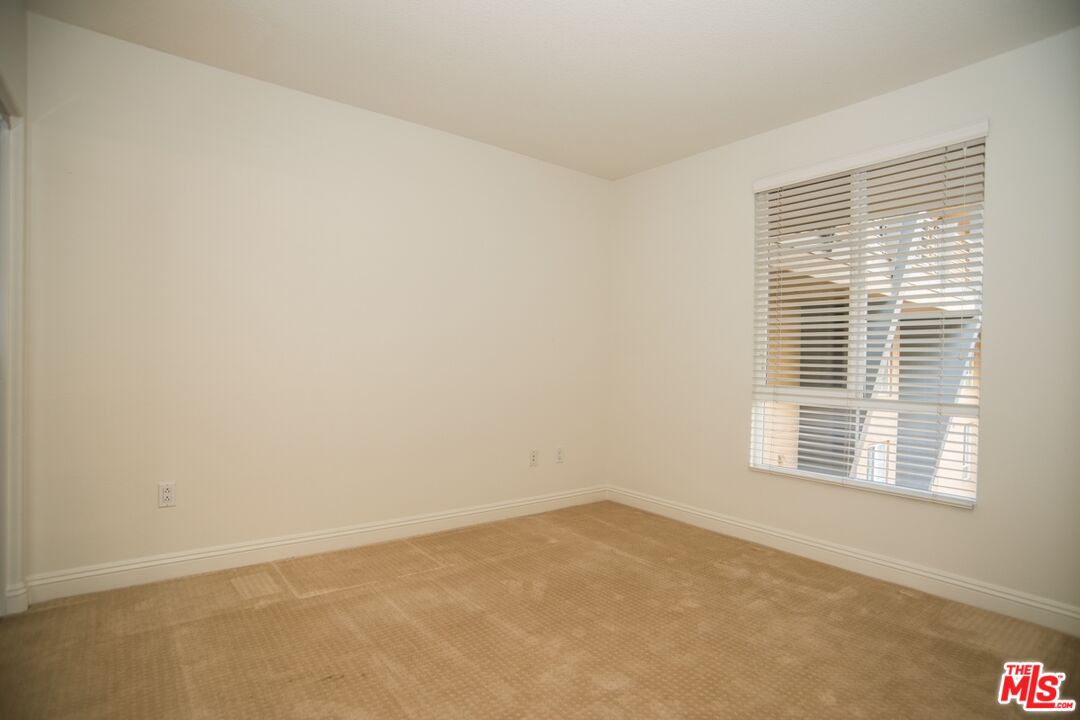 5831 Seawalk Dr Unit: 221