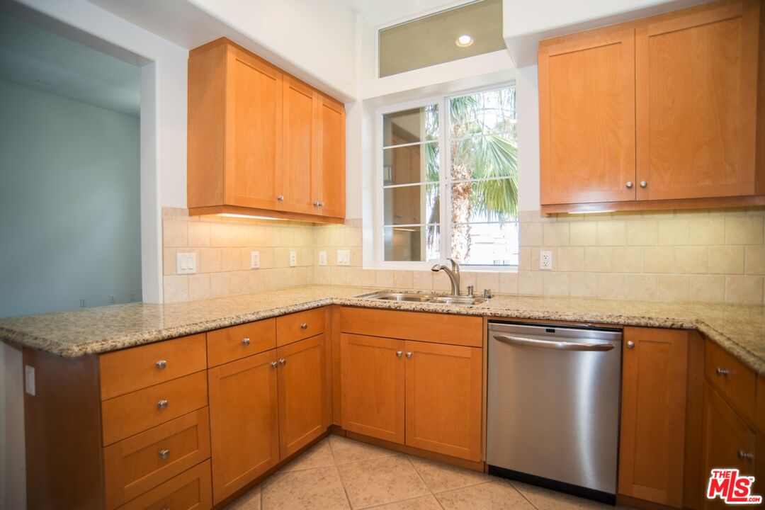 5831 Seawalk Dr Unit: 221