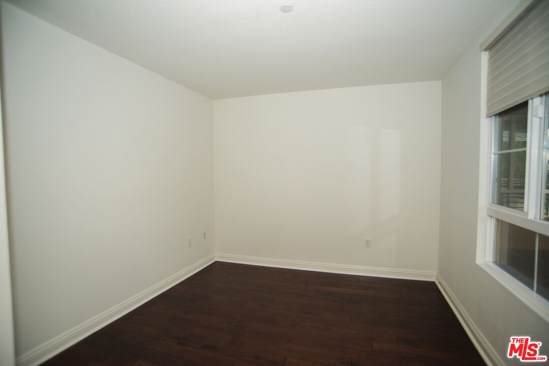 5831 Seawalk Dr Unit: 221
