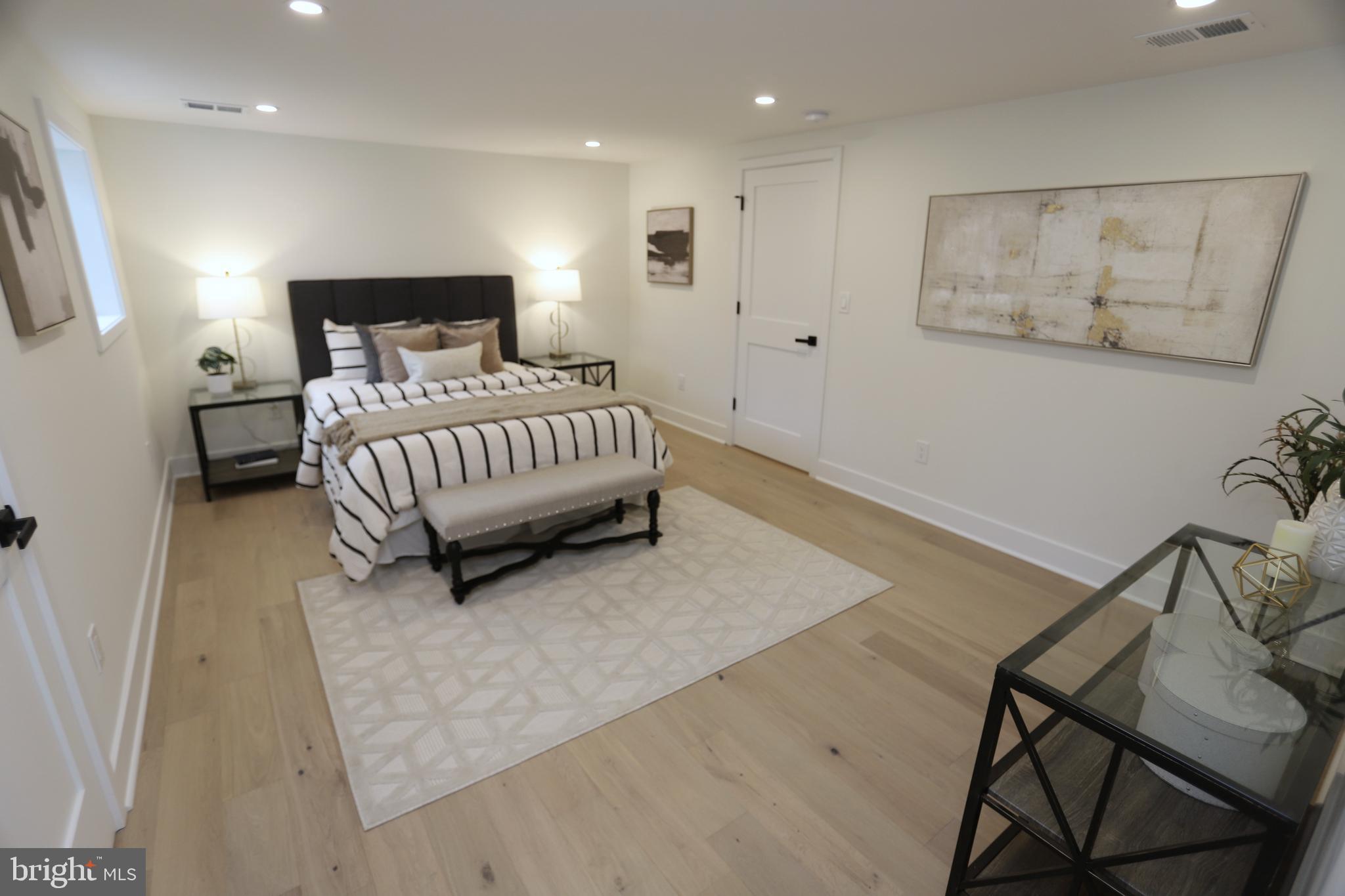 2706 Navarre Dr