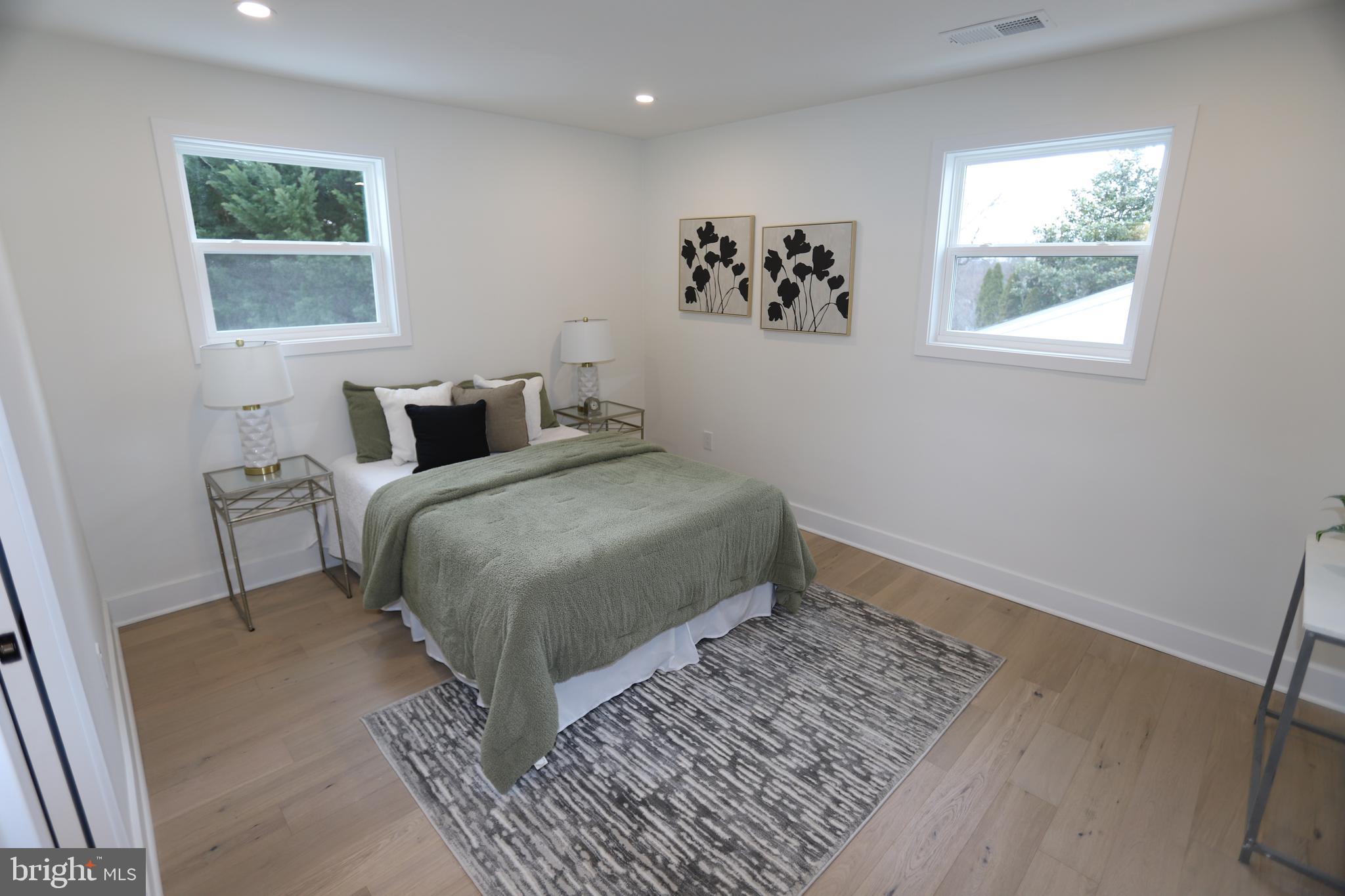 2706 Navarre Dr