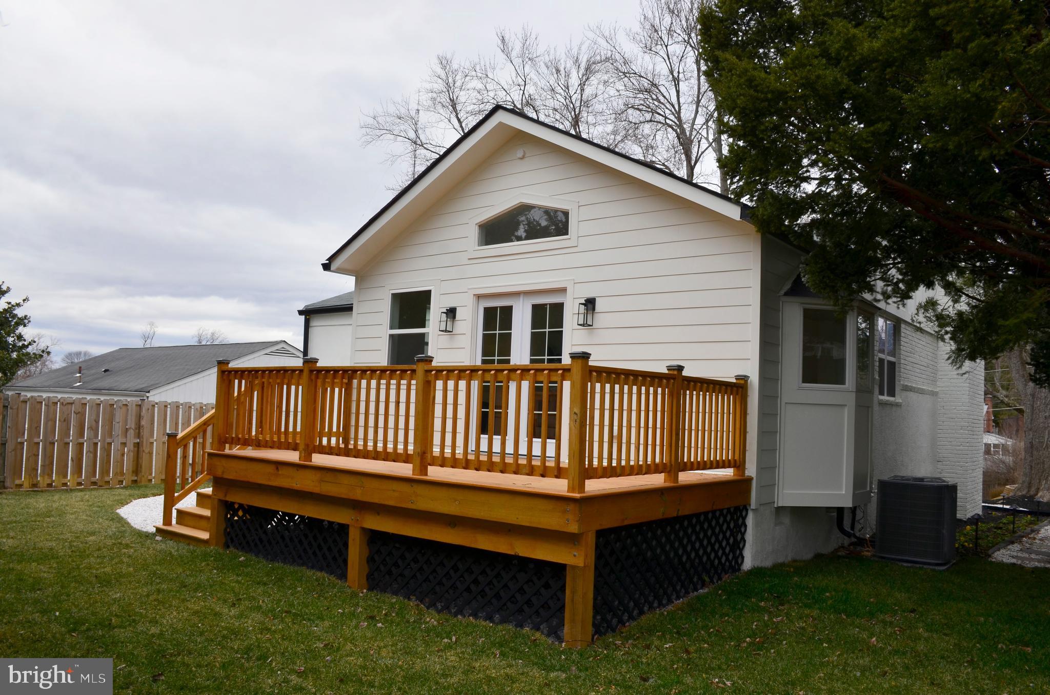 2706 Navarre Dr