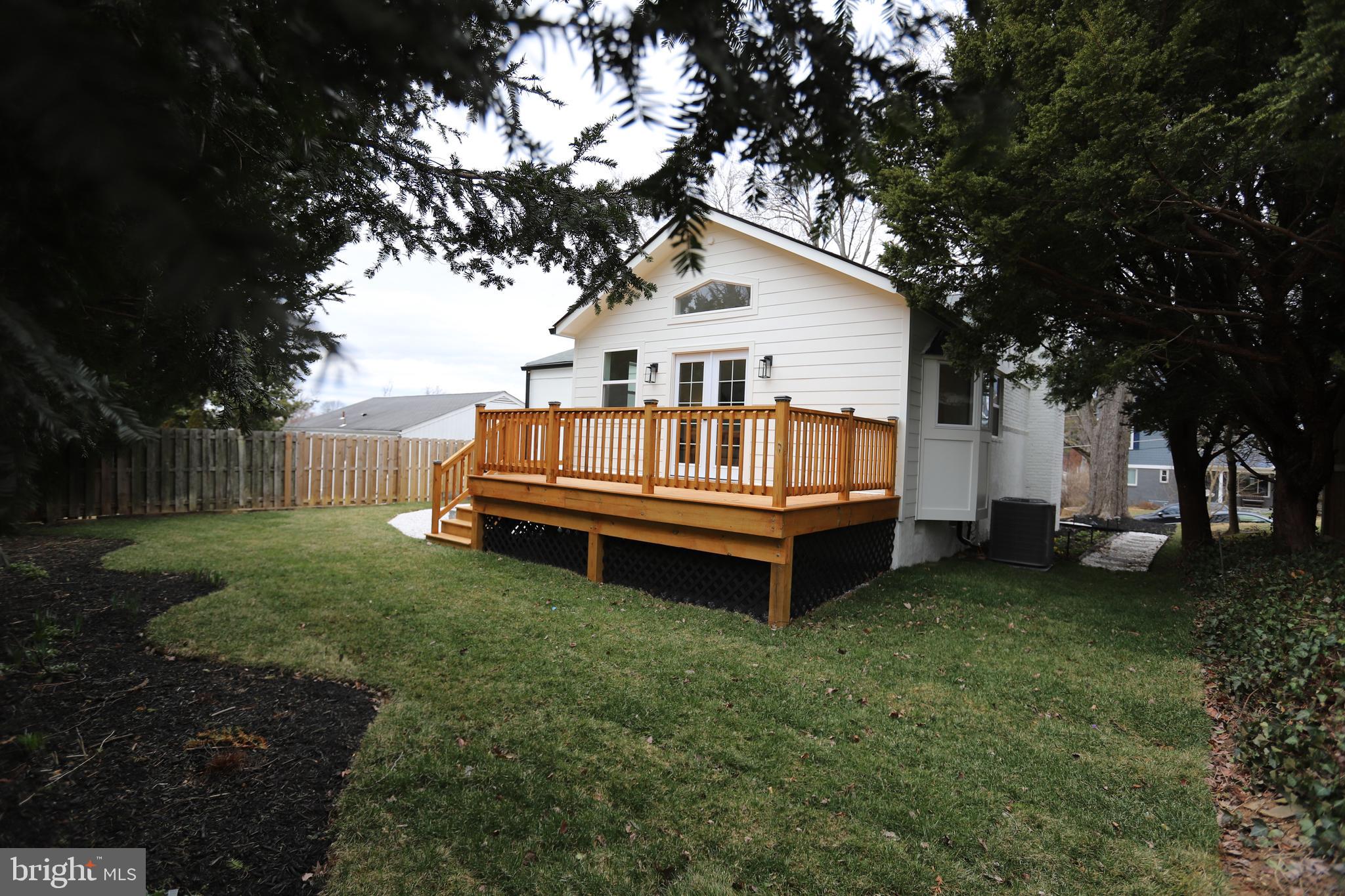 2706 Navarre Dr