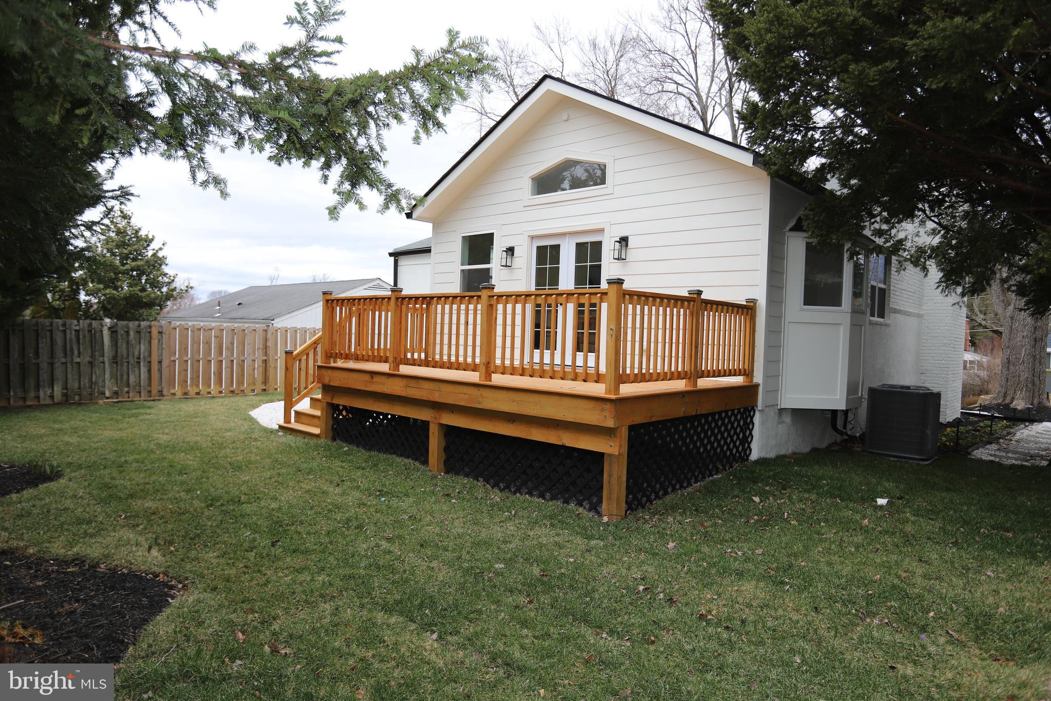 2706 Navarre Dr