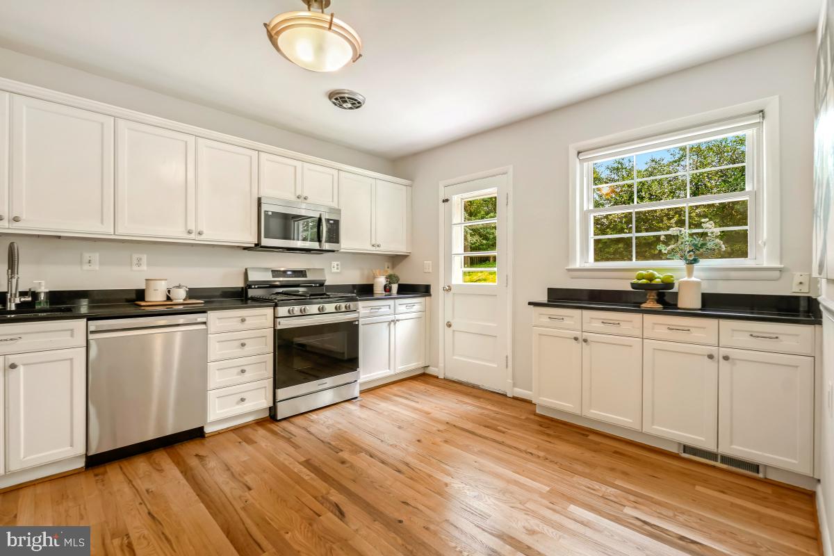 8805 ALTIMONT LANE