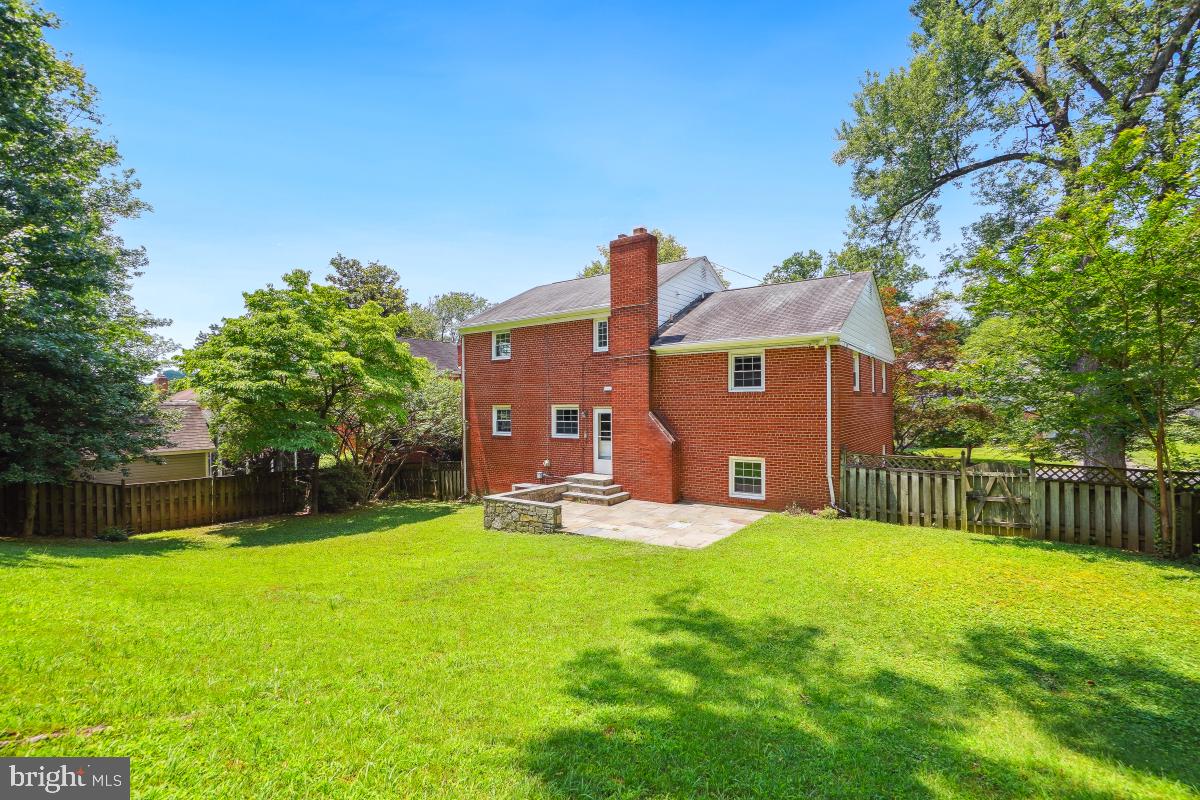8805 ALTIMONT LANE