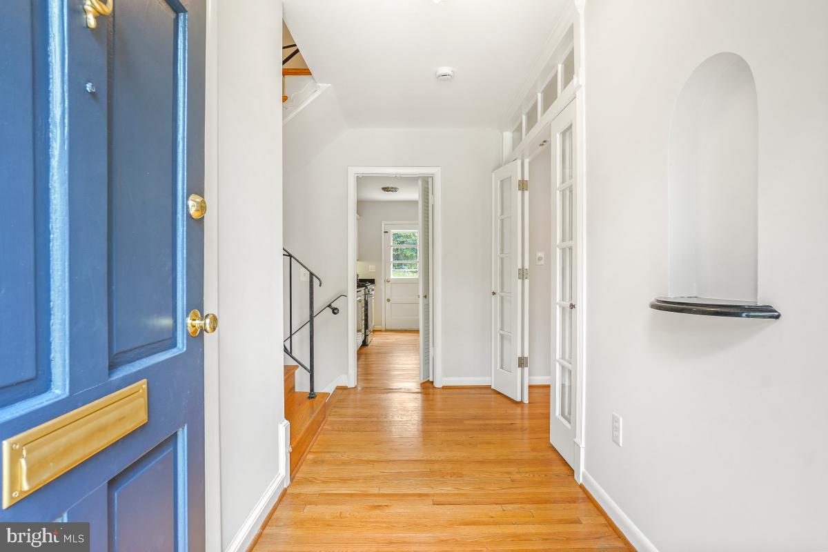 8805 ALTIMONT LANE