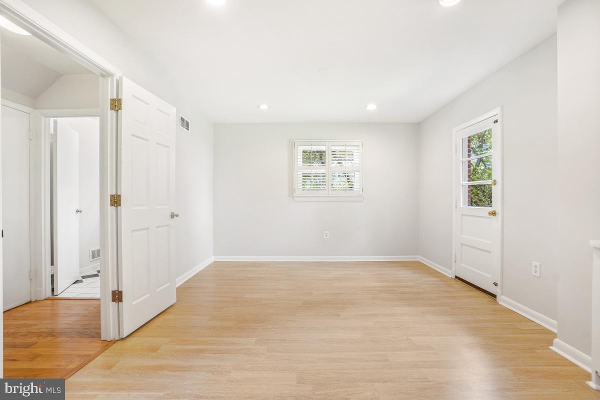 8805 ALTIMONT LANE