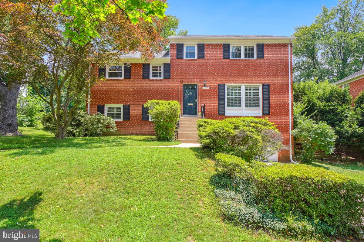 8805 ALTIMONT LANE