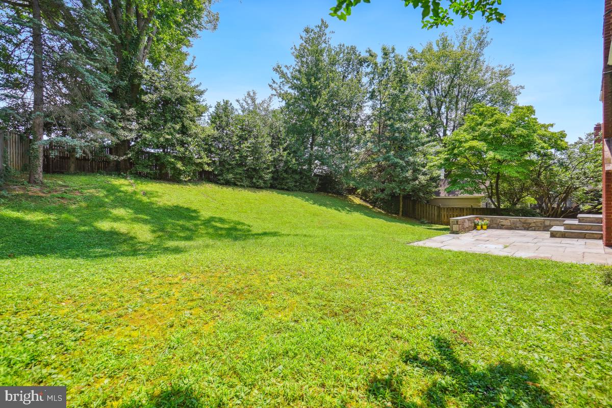 8805 ALTIMONT LANE