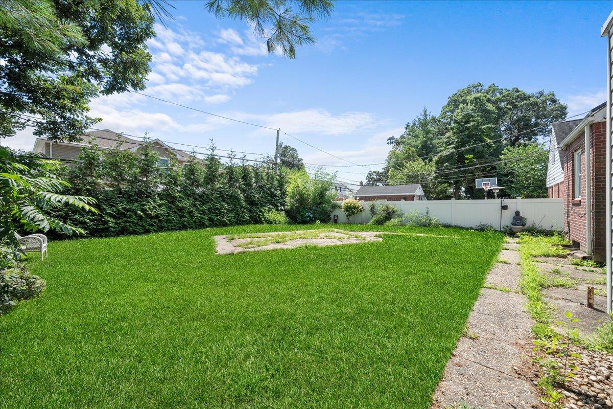 1752 New Hyde Park Road