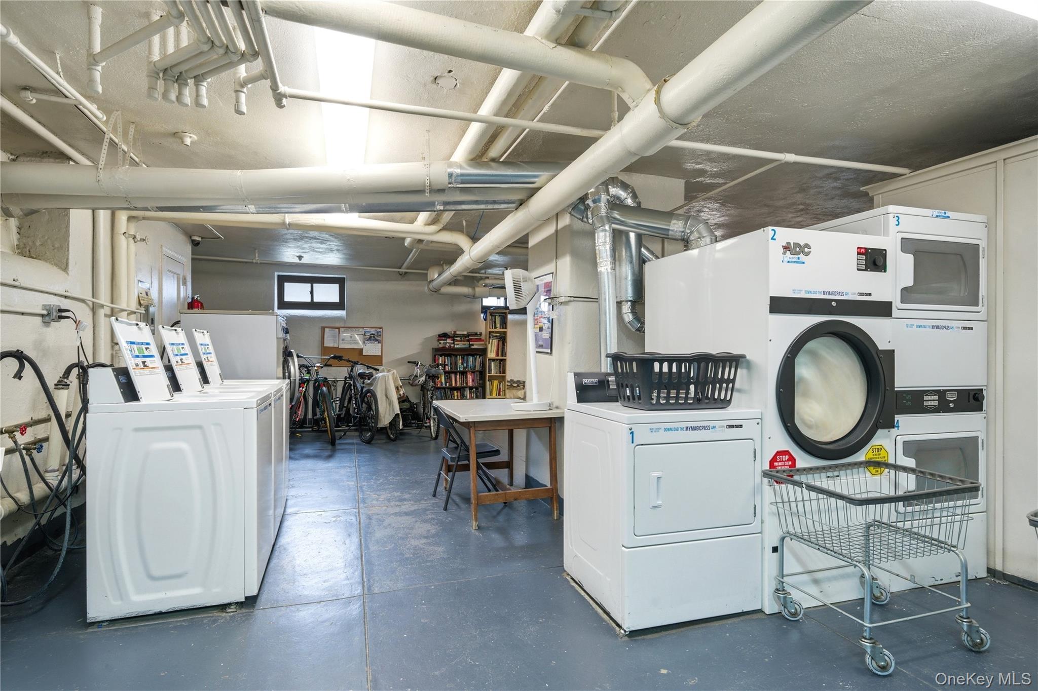 141 Woodmere Blvd Unit: 6J