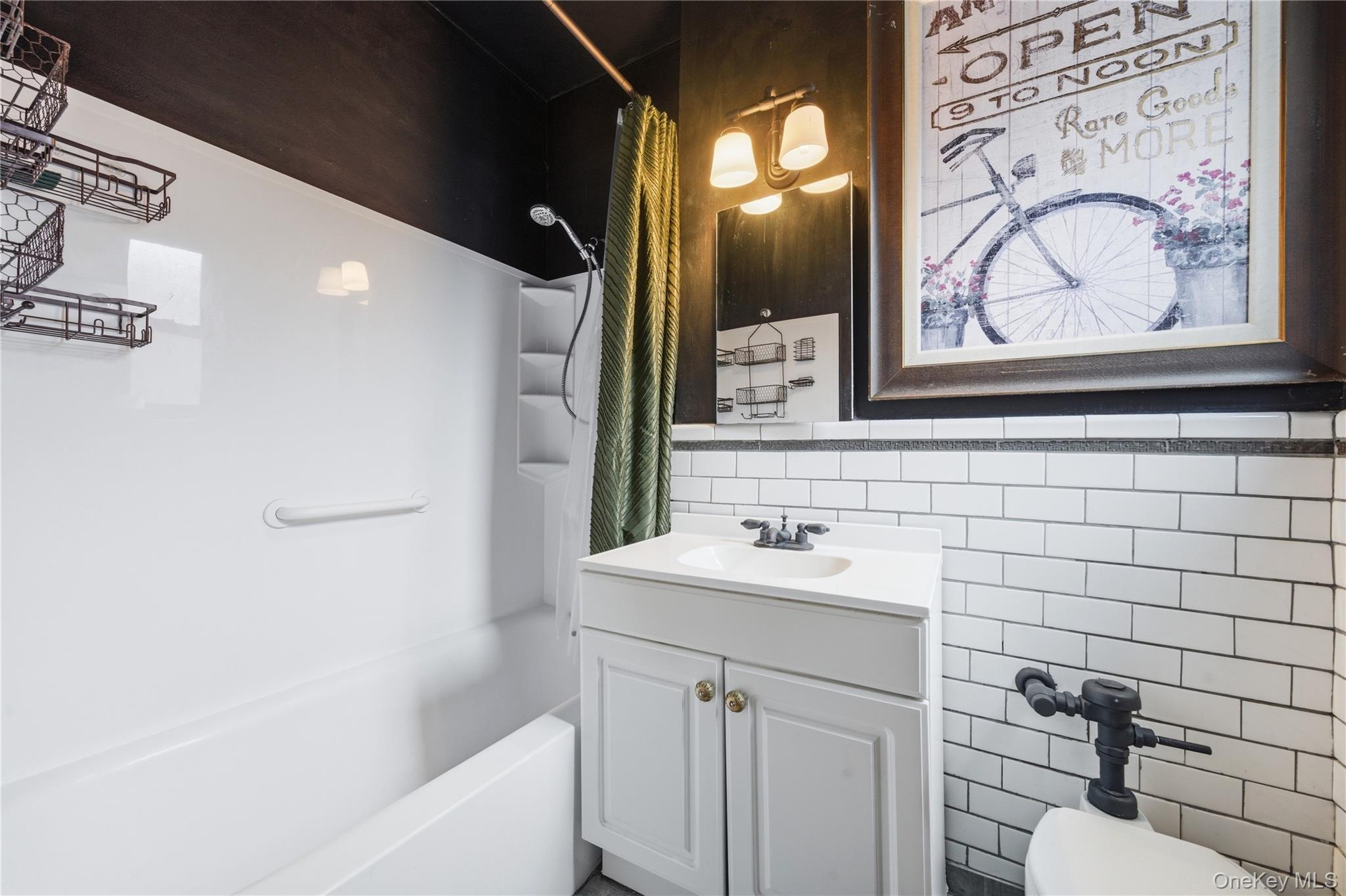 141 Woodmere Blvd Unit: 6J