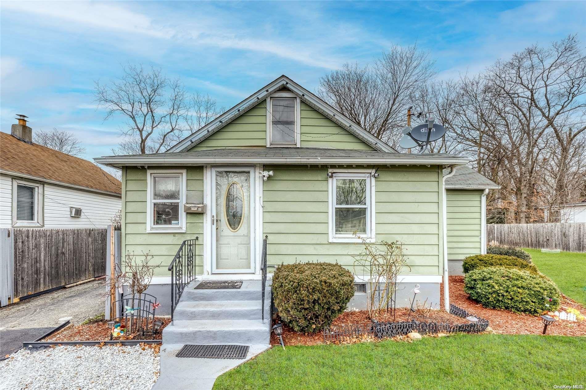45 E Greenwich Avenue